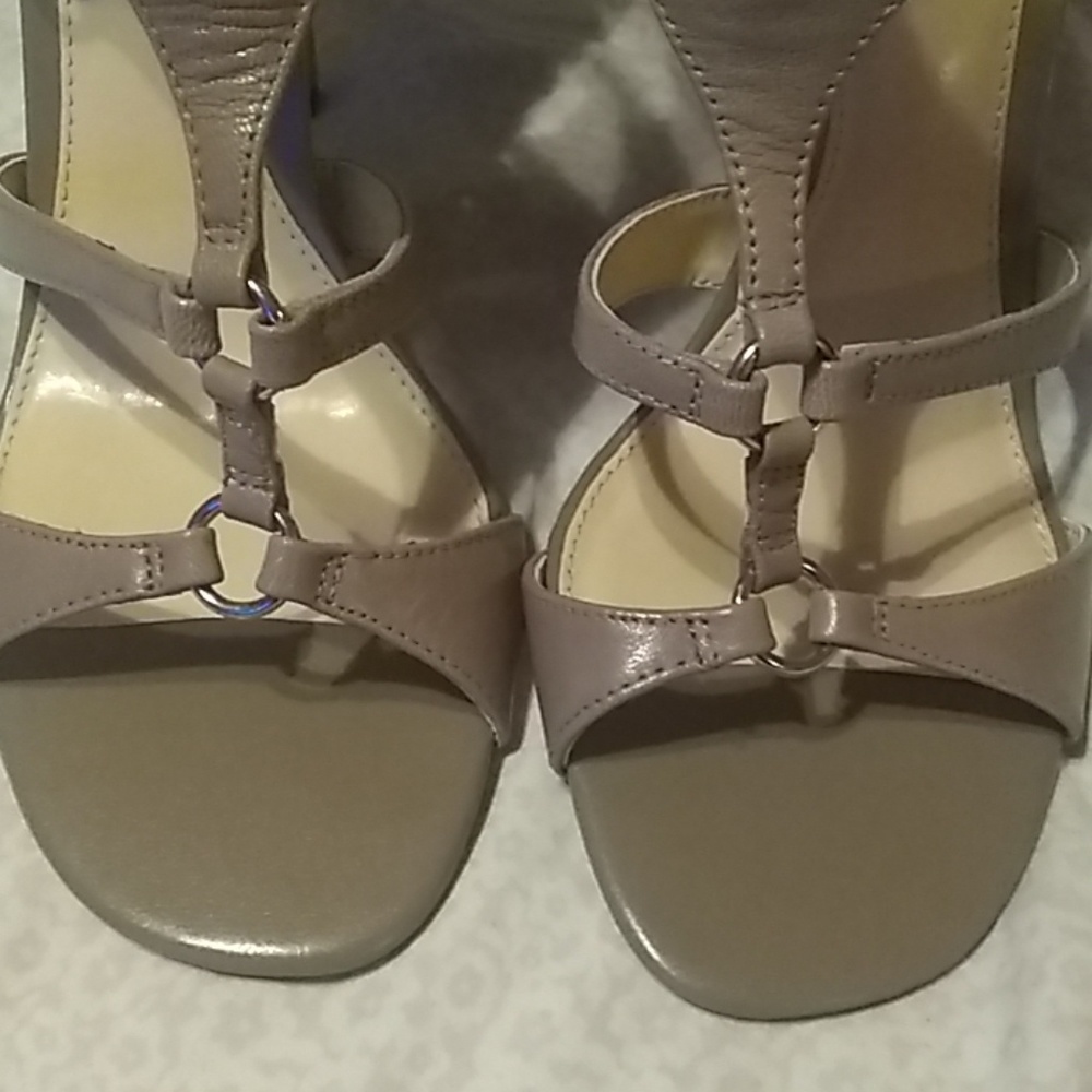 Heels - Picture 5 of 6